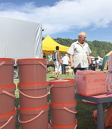 Świętokrzyskie Święto Pszczoły w Bałtowie -bardzo ekonomiczny i wysokiej jakości inwert pokarm dla pszczół na zimę, Cena .Karma dla pszczół